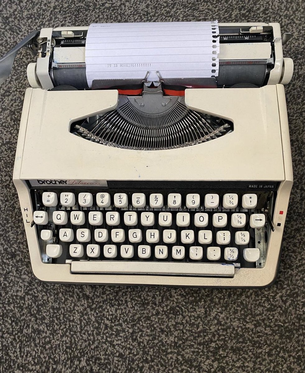 DannHulson's tweet photo. ⌨️TYPEWRITER ⌨️
One of my favourite things I found today at the car boot sale is this typewriter for only a fiver and in working condition to! 
#EYFS #Creativearea #EYFSOnABudget #LearningTroughPlay  
#PreSchool
#DayNursery
#CuriosityApproach
#aweandwonder
#EarlyYears https://t.co/GuoOHkfguc