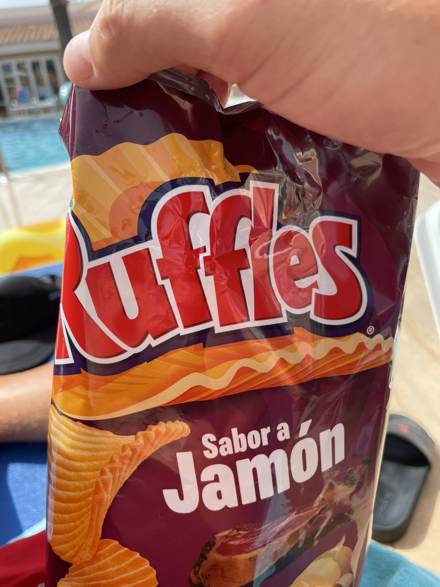 TomBellDerby's tweet photo. Are these the best thing about holidaying in Spain??? #ruffles #poolsnack https://t.co/a7ilVZNQtL