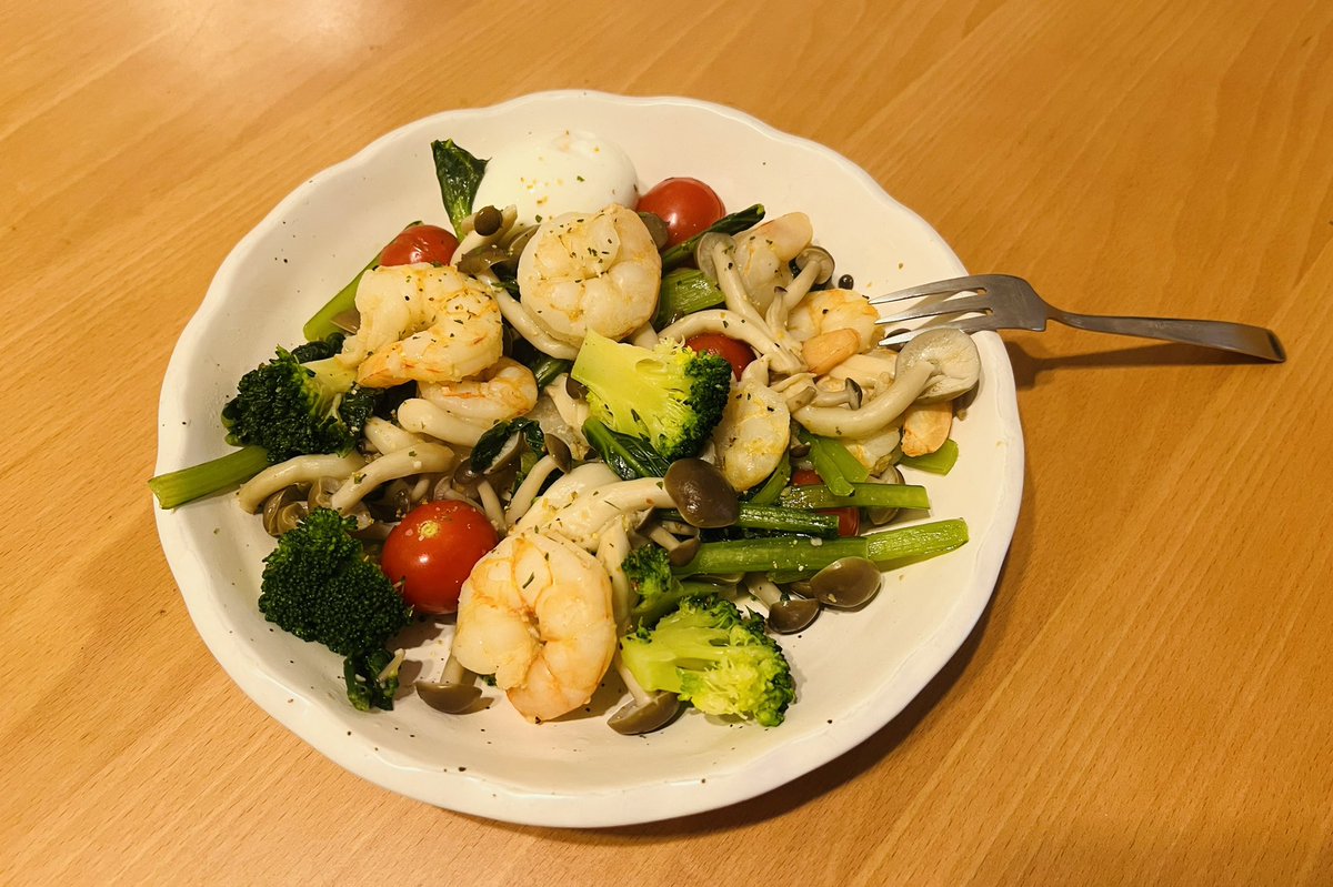 eroste's tweet photo. ジスイday パッツァ🌊

お盆中日、手抜きパッツァ🦐🥦

#自炊　#おうちごはん　#ミニマリスト https://t.co/NZxxuD40Qf