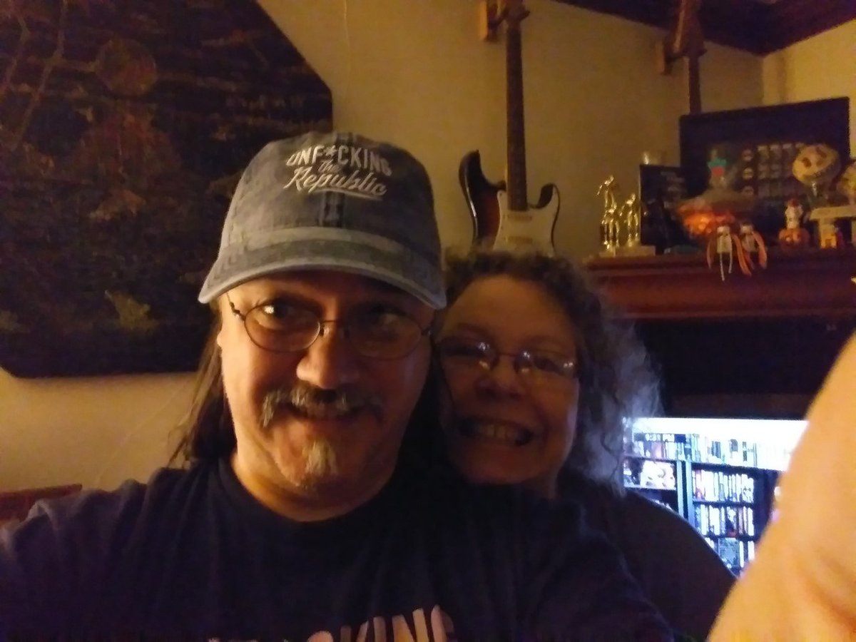 WildEyedBob's tweet photo. While on vacation someone over at @UNFTRpod mailed out a hat, now I'm a wife magnet!
#OneUnfuckingMillion #FMF #FRoJo https://t.co/HshA379dnv