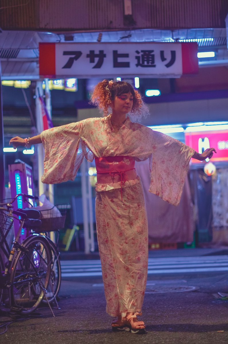 Went to Nakano bon odori and did the best job I’ve ever done of tying my obi on my own! I need more things to wear yukata to this summer, anyone know of any festivals or bon odori happening? Preferably smaller local ones 😁💕👘