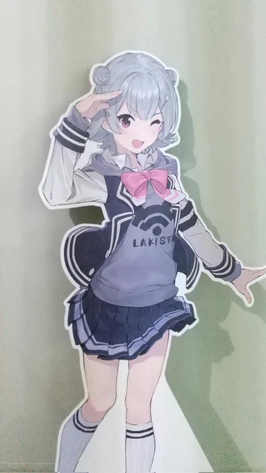 ゆかりさん探してたはずなのに、
六花がいた。 