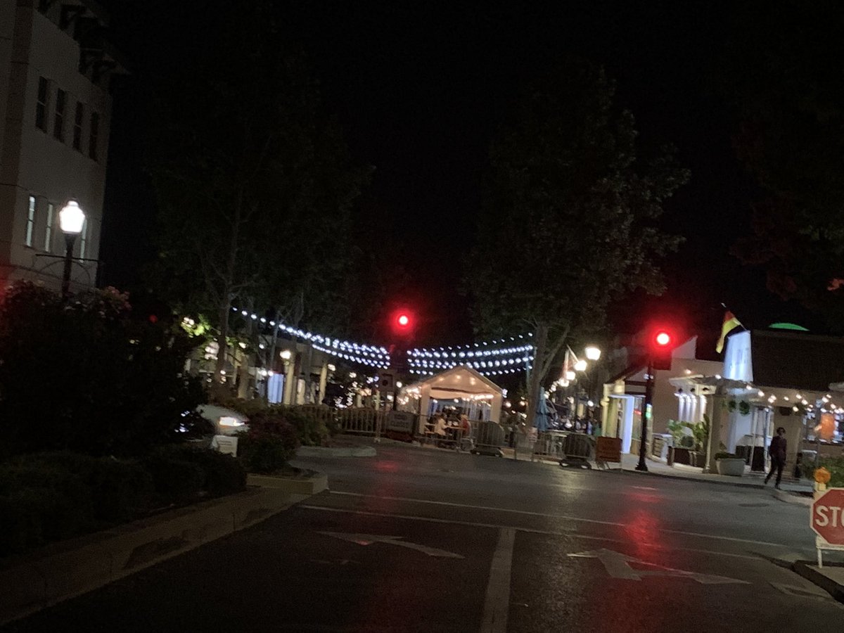 ThevaAkilan's tweet photo. Mountain View Down town in Silicon Valley California night life! Great food! #siliconvalley #SanJose #California #Entrepreneurship #nightlife #Food #Diversity #bisboard https://t.co/iMX4jAsYFC