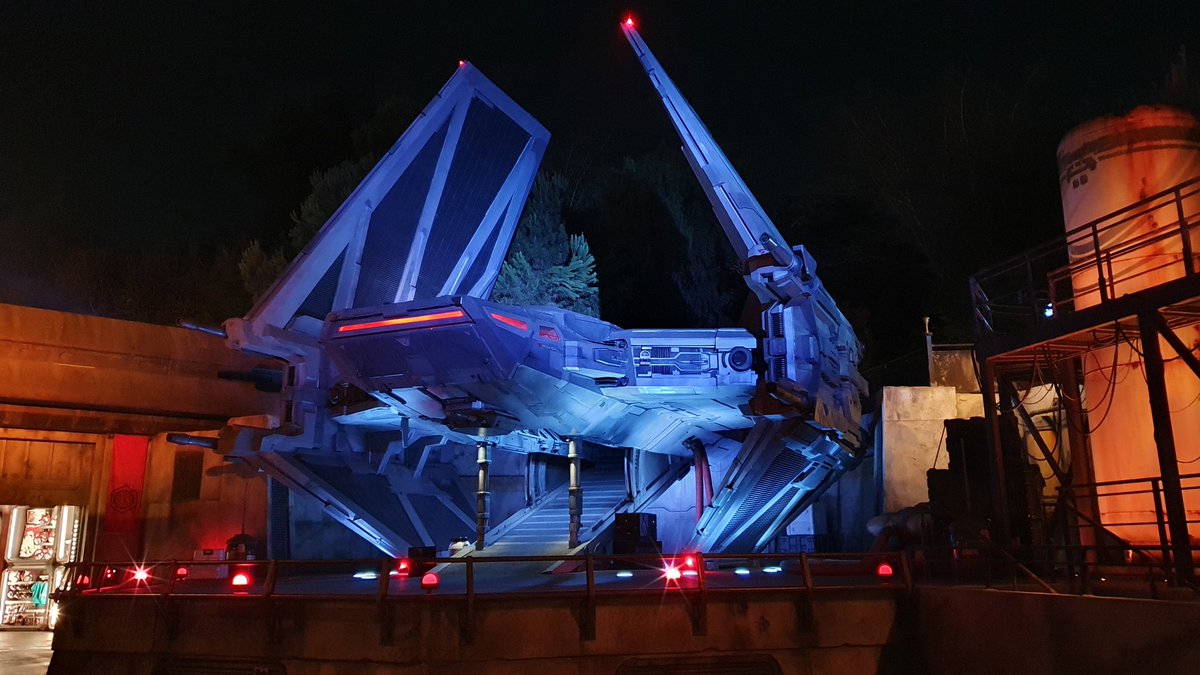 aem_dk's tweet photo. #StarWars #Disneyland #MilleniumFalconSmugglersRun https://t.co/9sQVShi7CP