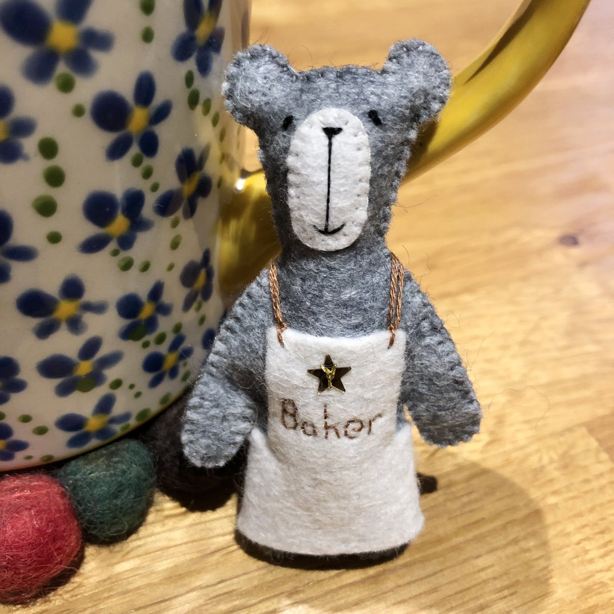 HeartFeltJudy's tweet photo. New #pocketbear all set for a day of baking. #starbaker #bakerbear #handsewn #bears #bear #etsyshop #etsymaker 😊💖🐻 https://t.co/A9kodrR2E0