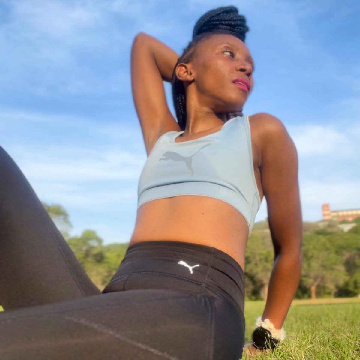 BMX29's tweet photo. “Sometimes running is the only thing that makes sense.”
Easing into the weekend easy run
#runandchange
#runformentalhealth
#womenwhorun
#261fearless
#impossibleisnothing
#runfearless
#withwomenwerun
#believe
#iampossible
#iwearredsocksonfriday
#runfearless https://t.co/8WRdvjmUCn