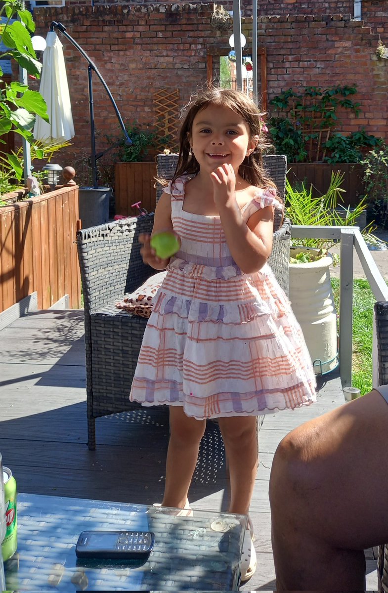 chrisba75681995's tweet photo. one of our young volunteer having the first apple of the season, langworthy community garden https://t.co/sZIVAB5UPt