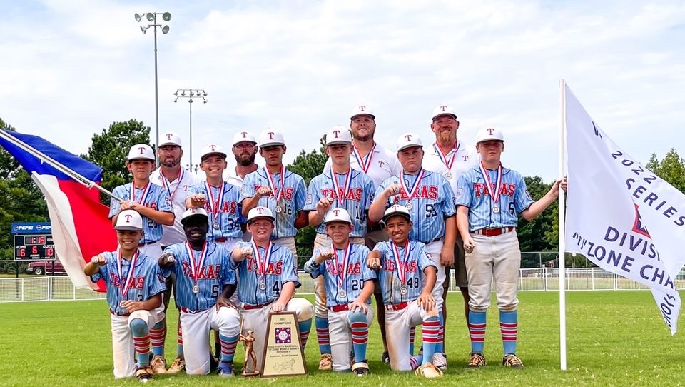 6_jacksons's tweet photo. New London, Texas beat Avon Park, Florida to win the Dixie O’Zone World Series D II division with an undefeated record. 20-0, 5-0 at the @dybworldseries 
#smalltownbaseball #sandlot
@JakeJackson54 @WestRuskBsbl https://t.co/VcZHkrSiF6