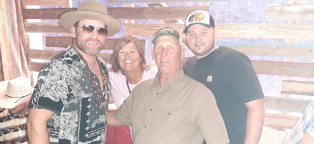 Another awesome night with this man!!  If you're not a fan, get on board!
<a href="/DrakeWhite/">Drake White</a> !!