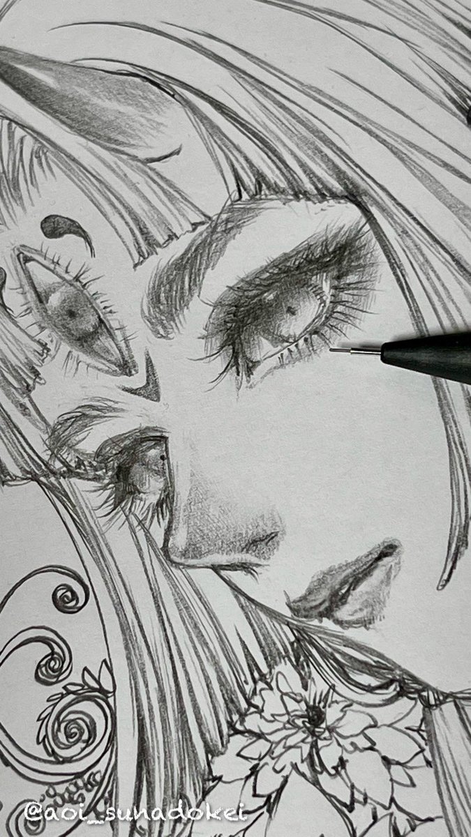 完成✍️✨
画材:シャープペンシル、消しゴム、コピー用紙

今回はぼかしを使わずに線のみで、細かい線を重ねる事で濃淡を出した 