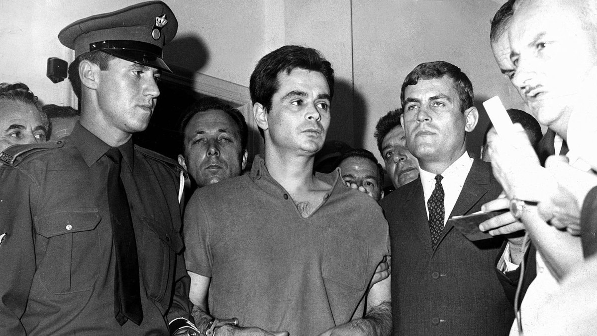 Ήταν σαν σήμερα το 1968 που ο αγωνιστής Αλέκος Παναγούλης μαζί με τους συντρόφους του προσπάθησε να σκοτώσει τον φασίστα-δικτάτορα Γιώργο Παπαδόπουλο.“Δεν επιδίωξα να σκοτώσω έναν άνθρωπο. Δεν είμαι ικανός να σκοτώσω έναν άνθρωπο.Επιδίωξα να σκοτώσω έναν τύραννο” 

Τιμή και δόξα.