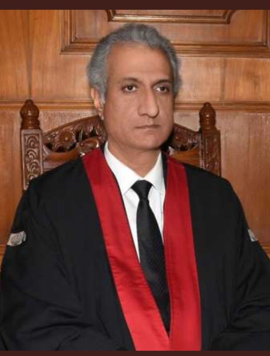 nasirbuttuk's tweet photo. جسٹس اعجاز الاحسن کے بیٹے PTI،کے بہت بڑے سپوٹر اور ان کے لئے کام بھی کرتے ہیں، 

سپریم کورٹ میں۔PTI کے فیصلوں میں جسٹس اعجاز الاحسن موجود ہوتے ہیں ۔

یہ کھلا تضاد نہیں؟؟؟ https://t.co/qN9149Sctz