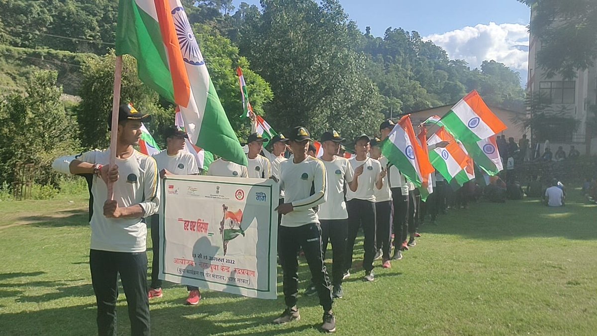 MYBharatHQ's tweet photo. Glimpses of Prabhat Pheri for #HarGharTiranga by @nykrudraprayag Youth Volunteers.

#AzadiKaAmritMahotsav #youthprogram https://t.co/PGQlcncpVr