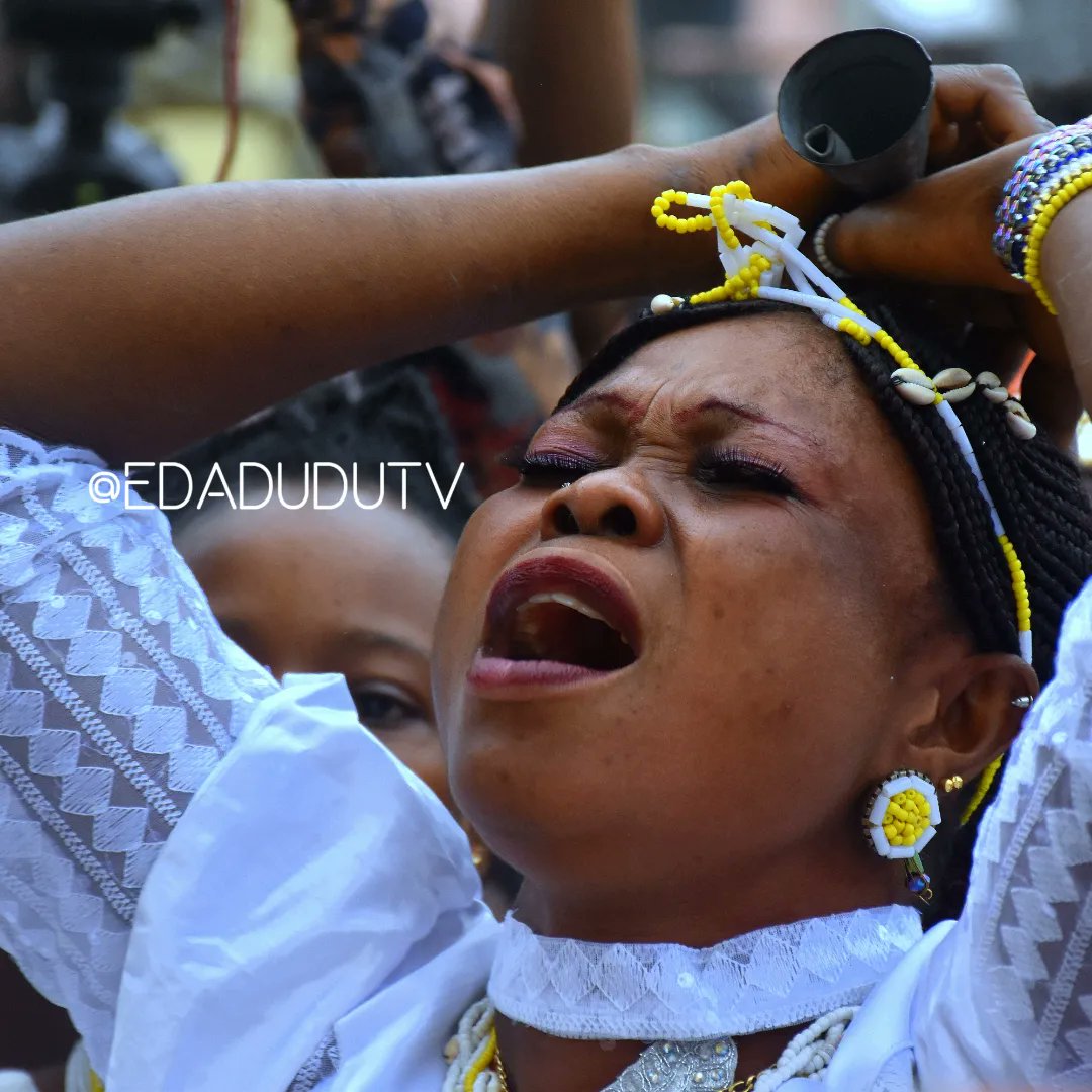 edadudutv's tweet photo. ORE YÈYÉ Ọ̀ṢUN O...some shots from the Grand Finale of Ọ̀ṣun Òṣogbo Festival 2022 #EdaDuduTV #PreserveAfrika #osun #osogbo #osunosogbo #osunosogbofestival #arugba #arugbaosun #agogo #agogoosun #OsunOsogboFestival2022 #edaduduphotography #yoruba #orisa #ifa 
@Adeleye_EdaDudu https://t.co/EisUJM0ByI