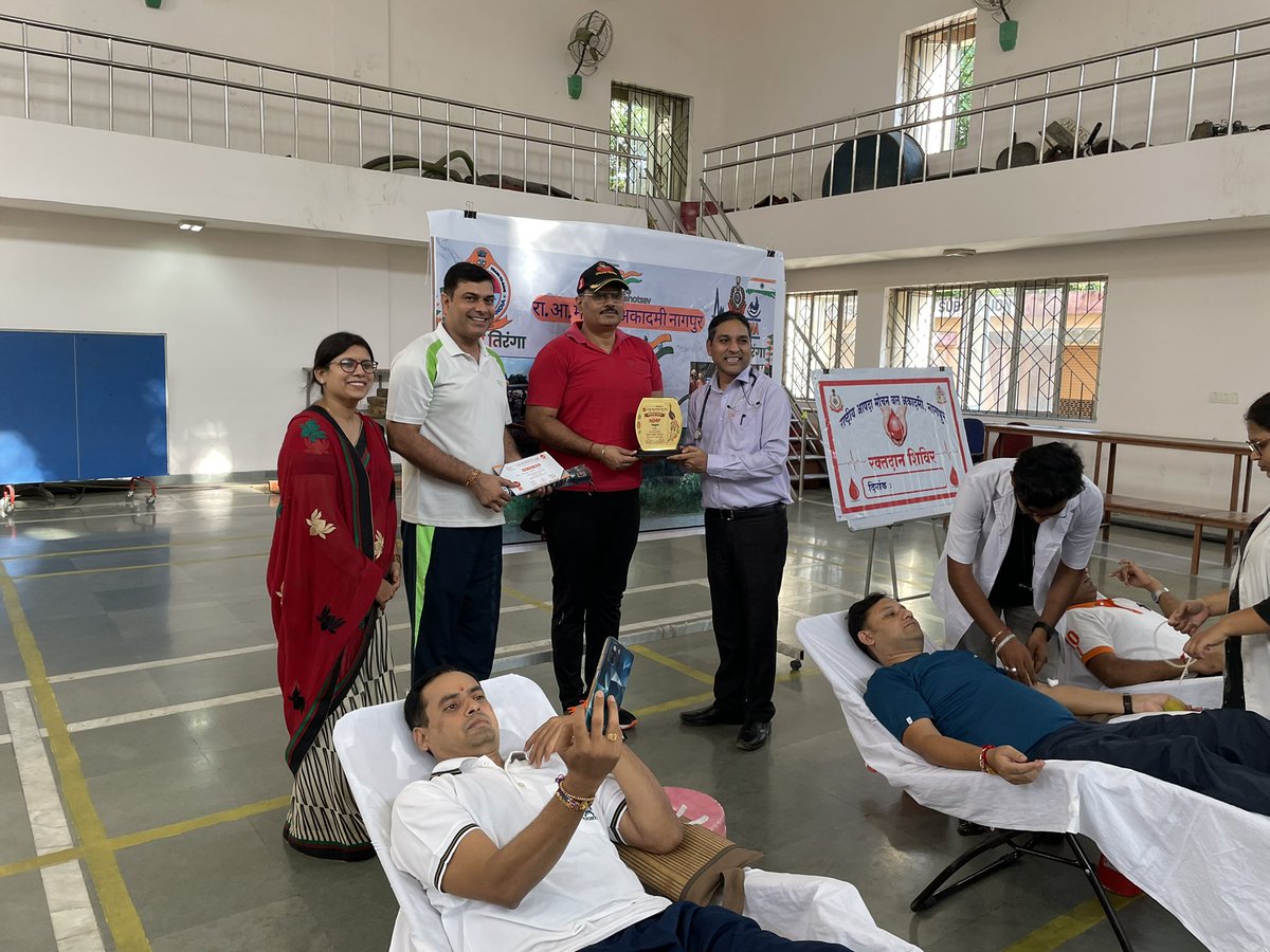 NdrfAcademy1's tweet photo. आज़ादी के अमृत महोत्सव के अंतर्गत राष्ट्रीय आपदा मोचन बल अकादमी द्वारा दिनांक १२ अगस्त २०२२ को अकादमी परिसर में रक्तदान शिविर का आयोजन किया गया। जिसमें १५ अधिकारियों व कर्मियों ने रक्तदान किया तथा “आपदा सेवा सदैव सर्वत्र” के आदर्श को चरितार्थ किया। https://t.co/lLno1GVMbX