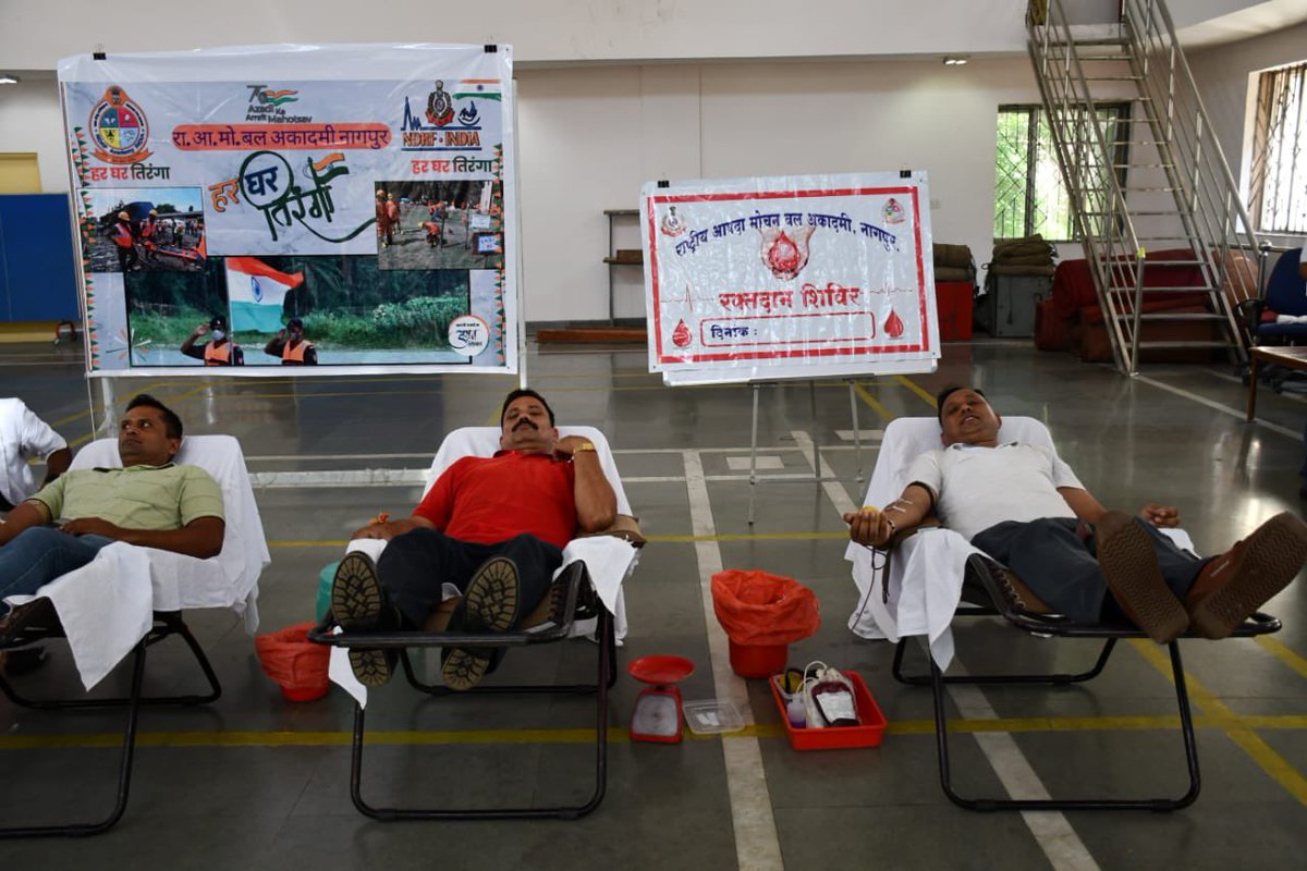 NdrfAcademy1's tweet photo. आज़ादी के अमृत महोत्सव के अंतर्गत राष्ट्रीय आपदा मोचन बल अकादमी द्वारा दिनांक १२ अगस्त २०२२ को अकादमी परिसर में रक्तदान शिविर का आयोजन किया गया। जिसमें १५ अधिकारियों व कर्मियों ने रक्तदान किया तथा “आपदा सेवा सदैव सर्वत्र” के आदर्श को चरितार्थ किया। https://t.co/lLno1GVMbX