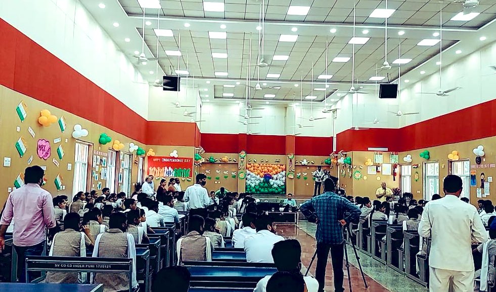 Dir_Education's tweet photo. Dy CM @msisodia visited Shaheed Capt. Amit Verma, SV Inderpuri.

He distributed #Tiranga as part of the campaign #HarrHaathTiranga, to be celebrated on 14th Aug 2022 &amp; interacted with students about their Business Blaster ideas. 

He appreciated students' confidence &amp; enthusiasm. https://t.co/3Yrq3PKVkS