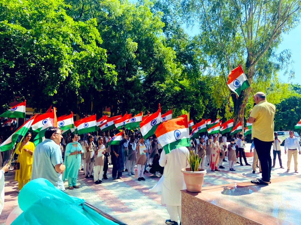 Dir_Education's tweet photo. Dy CM @msisodia visited Shaheed Capt. Amit Verma, SV Inderpuri.

He distributed #Tiranga as part of the campaign #HarrHaathTiranga, to be celebrated on 14th Aug 2022 &amp; interacted with students about their Business Blaster ideas. 

He appreciated students' confidence &amp; enthusiasm. https://t.co/3Yrq3PKVkS