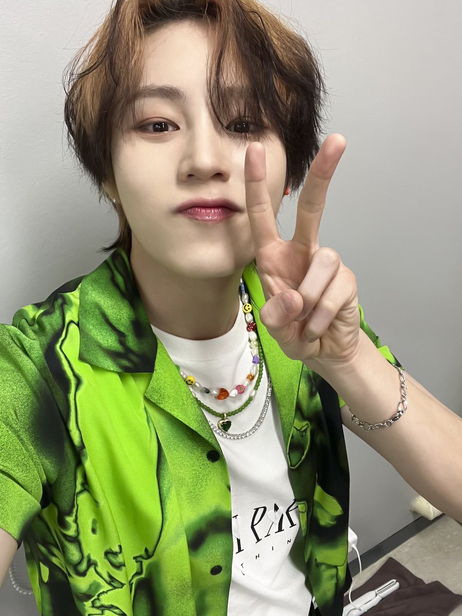 BPM_HSW's tweet photo. [#하성운] ⏰

잠시 후 2시 50분! MBC <2022 울산서머페스티벌 - 쇼! 음악중심>에 성운이 출연합니다📺
하늘 바라기 성운 출격! 성운이가 선사하는 신나는 무대 본방사수 부탁드려요🤍

#HASUNGWOON #음악중심 https://t.co/1NBcR7bCx5