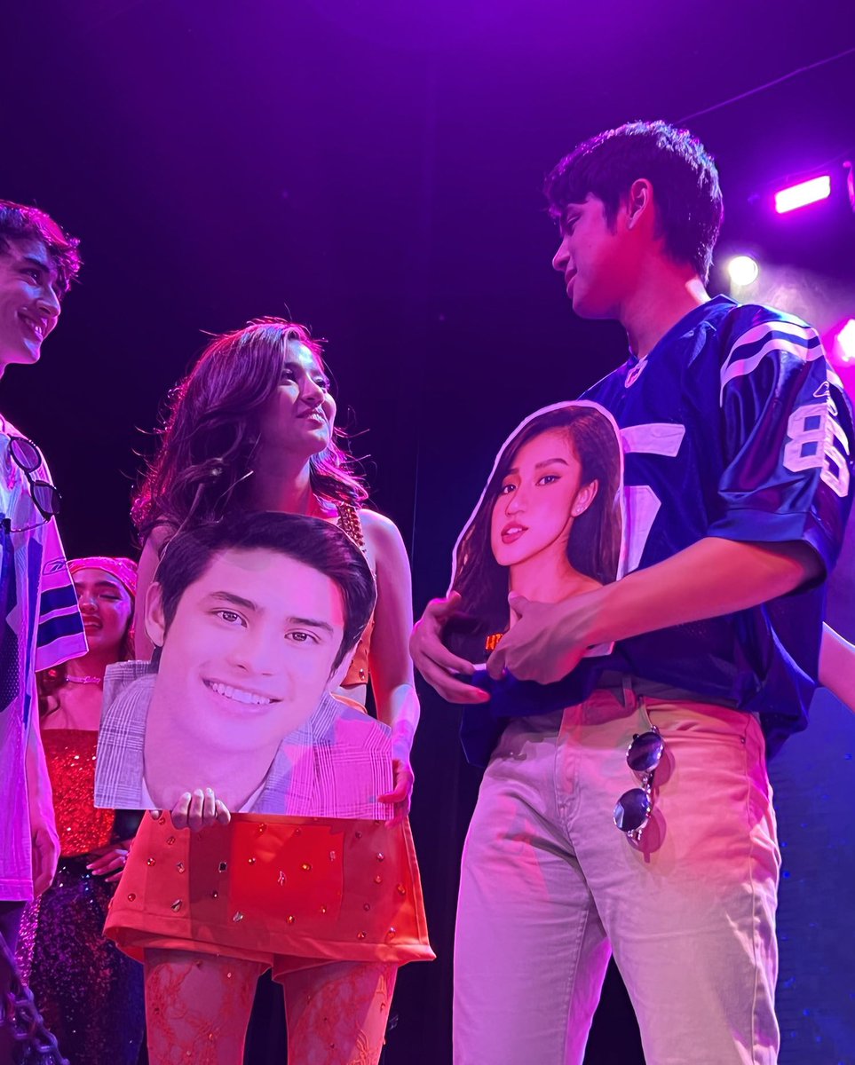 marizdorde's tweet photo. @Barber_Edward_ kalma si Donato lang yan! Hahaa @donnypangilinan
#DonWard hahaha delikado na kayo! Hahaha @robertmarion left the group HAHAAHHA
#DonBelle #EdwardBarber #DonnyPangilinan #BelleMariano #StarMagic30thUSTour https://t.co/ohM5eTEdL0
