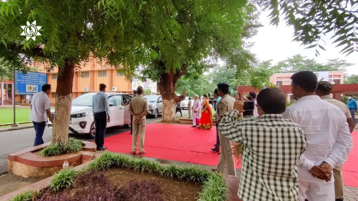 mmnitrkl's tweet photo. The Convoy of Hon'ble @EduMinOfIndia and @MSDESkillIndia Shri @dpradhanbjp, Member of 17th Lok Sabha Shri @jualoram and Member of Legislative Assembly Shri Sarada Prasad Nayak have arrived amidst high security at @nitrourkela for XIX Convocation 2021
#xixconvocation2021 #nitrkl https://t.co/TOPDdbzyHj