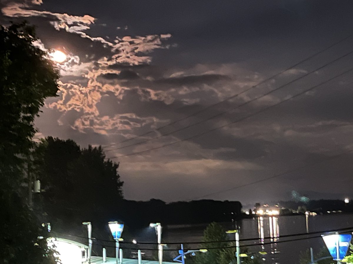AFawehinmi's tweet photo. Full moon in the neighbourhood https://t.co/emUBHlrmqE