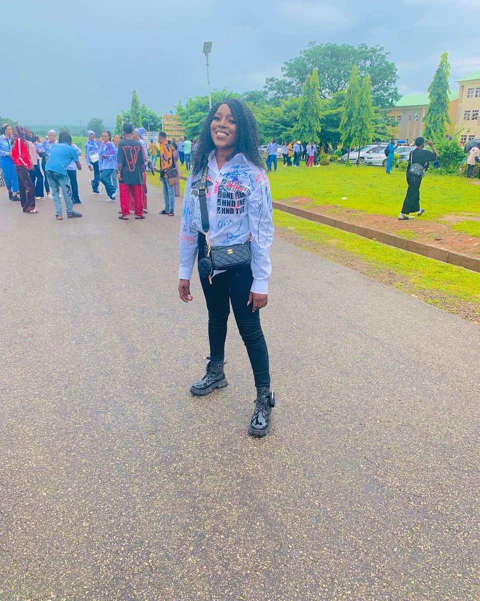 JennaSymply's tweet photo. Latest graduate
Signed out 🙌🏼
A certified Banker in the making❤️ https://t.co/jGIG2xWawl