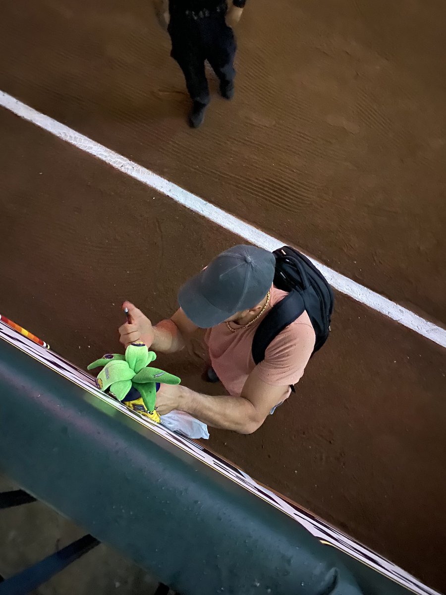 KPurpera's tweet photo. Gracias @el_yuly10!!!  My daughter Elysia @pixies_dragon was so surprised tonight.  She has waited 4 years to get her hat signed her favorite player - La Piña 🍍.  She wears it and cheers for you every game!   MUCHOS GRACIAS!!!!! https://t.co/mnmmr06tbh