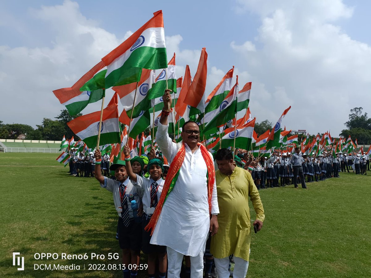 brajeshpathakup's tweet photo. आज लखनऊ के हजरतगंज से केoडीo सिंह बाबू स्टेडियम तक दैनिक जागरण द्वारा आयोजित "तिरंगा यात्रा" कार्यक्रम में समर्पित राष्ट्र प्रेमियों के साथ सम्मिलित होकर माँ भारती को नमन करते हुए।
@PMOIndia 
@BJP4India 
@BJP4UP 
@CMOfficeUP https://t.co/uCmZxeUH1Q