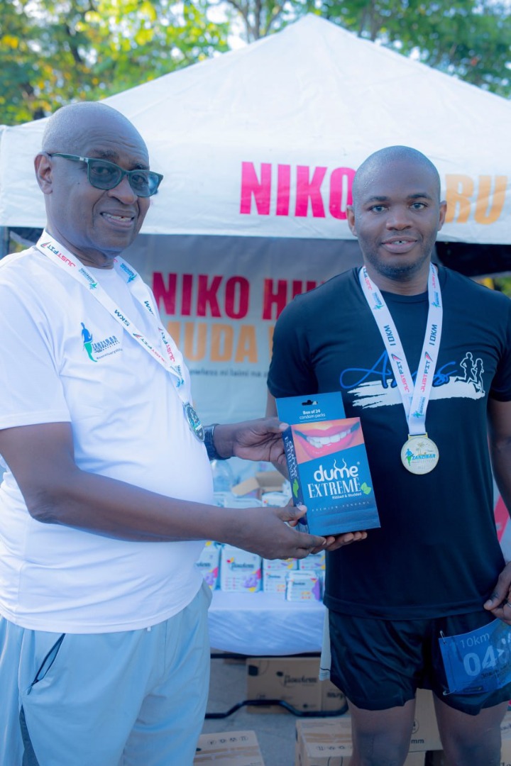 Dumecondomstz's tweet photo. Ili kuendelea kuwafikia watanzania wengi kupitia bidhaa zake zinazohusiana na masuala ya afya, T-MARC Tanzania  ilishiriki kwenye  Zanzibar International Marathon ziliyofanyika kisiwani Zanzibar mwishoni wa wiki hii.
#dumecondoms https://t.co/ExdvJnncNs