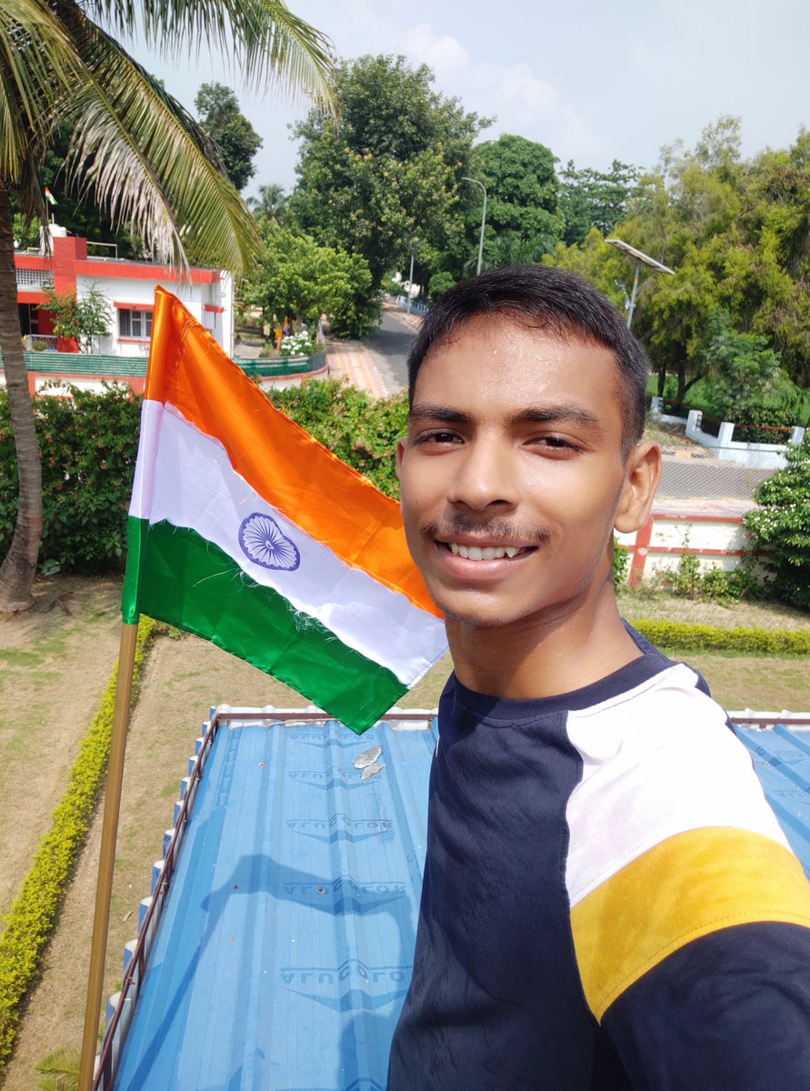 UOsantanu's tweet photo. आज़ादी के 75वें वर्ष के अमृत महोत्सव में अद्भुत नज़ारा 🇮🇳😍

#अमृत_महोत्सव
#हर_घर_तिरंगा
@girirajsinghbjp @kundansinghbjp @ABVPBegusarai_ @Bihar_ABVP https://t.co/XNIhEivAju