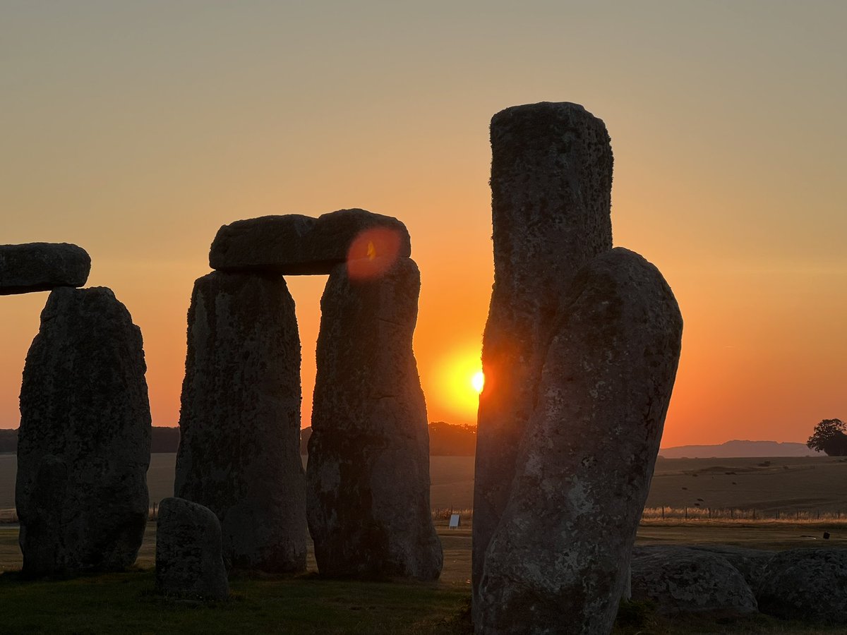 ST0NEHENGE's tweet photo. Sunrise at Stonehenge today (13th August) was at 5.50am, sunset is at 8.33pm ☀️ https://t.co/1FbBE6PSXo