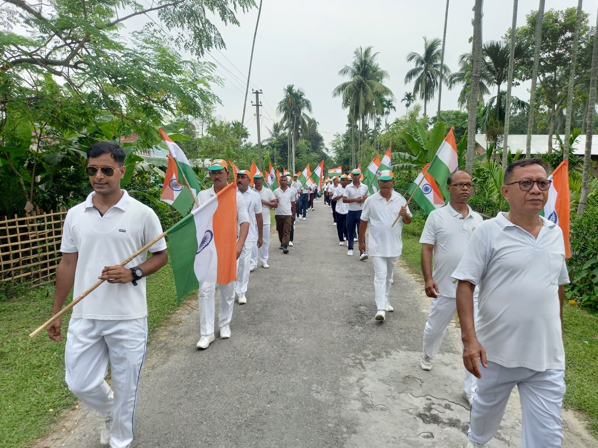 27thapbn's tweet photo. Morning March (Prabhat Pheri) dtd. 13.08.2022 organized by the 3rd APTF Battalion, Khajuabeel.

#AzadiKaAmritMahotsav
#HarGharTiranga
#HarGharTirangaAssam

@PMOIndia @HMOIndia @MinOfCultureGoI @CMOfficeAssam @himantabiswa @DGPAssamPolice @assampolice https://t.co/V2BH36hn1v