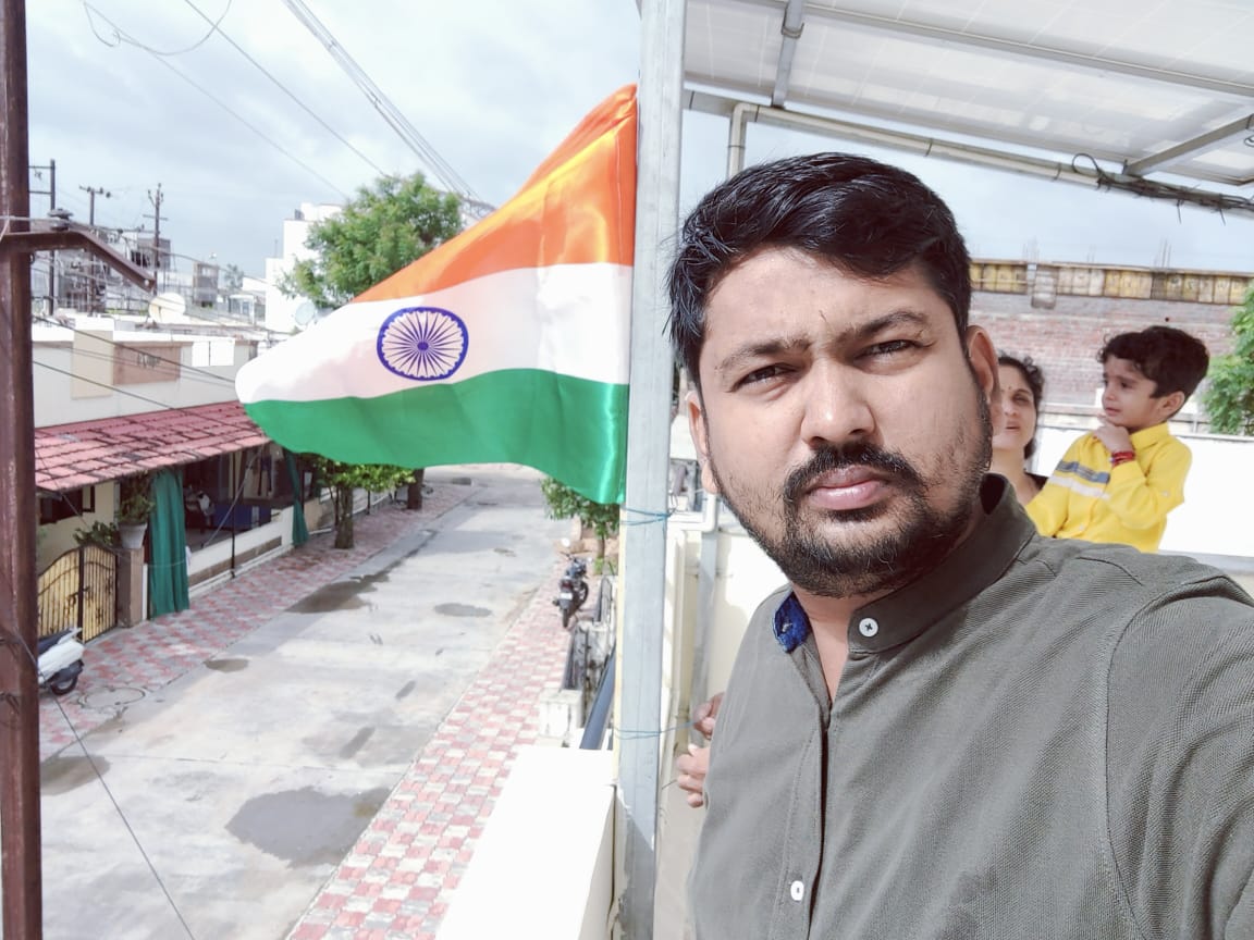 JigarPathak17's tweet photo. हर दिल है देश प्रेम से रंगा 🇮🇳 
आओ हम सब मिलकर फहराए 
हर घर तिरंगा 🇮🇳
🇮🇳 https://t.co/ouif6f0zZj