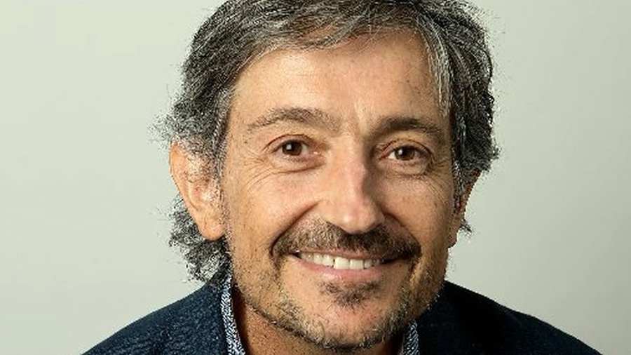 Pucurull's tweet photo. Avui, Carles Capdevila hauria complert 57 anys. 
El trobem molt a faltar. https://t.co/MXPi0CXG10