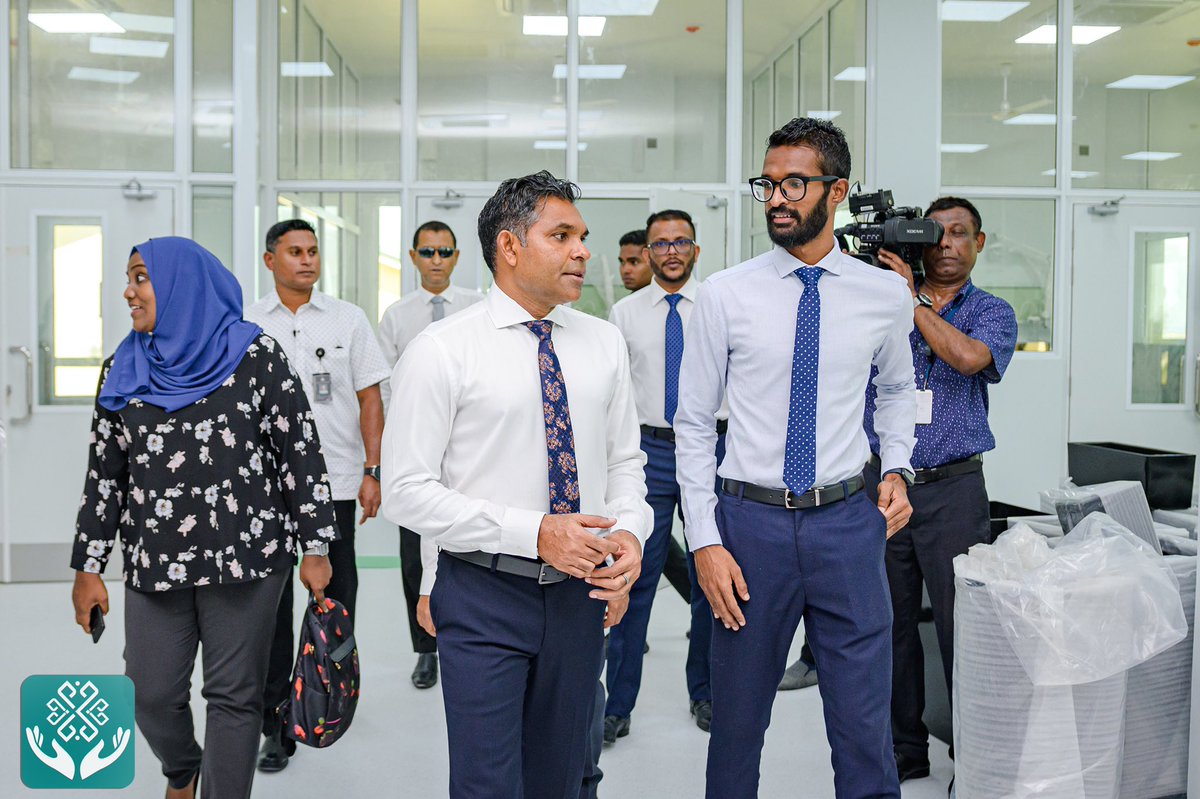 KRHmv's tweet photo. His Excellency VP @FaisalNasym visits Kulhudhuffushi Regional Hospital on the sideline of his official visit to Kulhudhuffushi City to mark International Youth Day 2022. He was welcomed by DCEO @AhmedDavidmv, DDG @khajjaAlee, and the senior management team of KRH.

@presidencymv https://t.co/ROYRjNpMjR