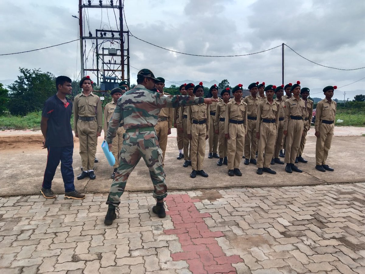 RayagadaNcc's tweet photo. 2(0) Girls Bn Ncc Rayagada
CATC 2 ..Drill Class
@chinmayee246 
@hqdgncc 
@kalinga_sagar 
@Sriniva78045045 
@LtSasmita 
@narendramodi https://t.co/Uz73h1yT39