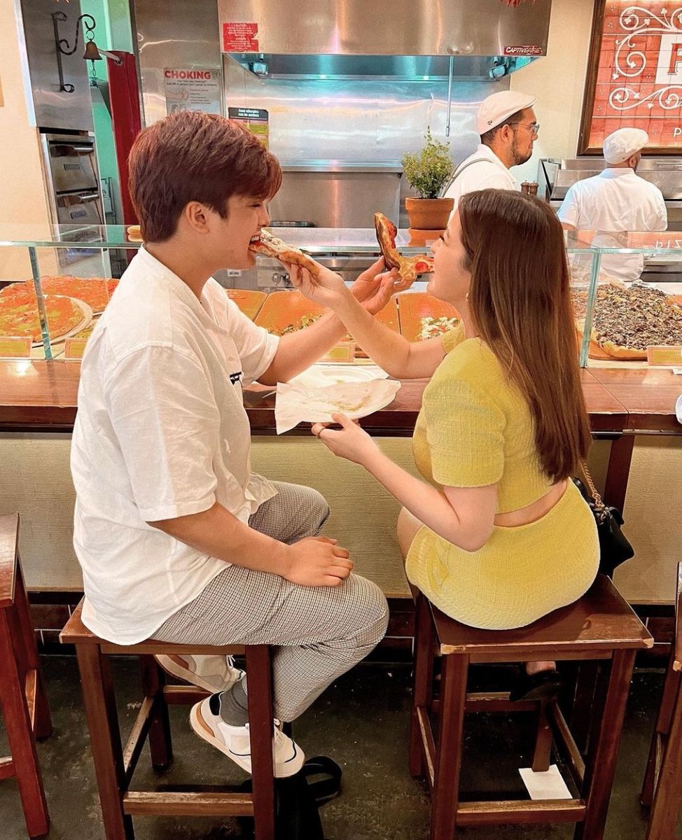 psngayondigital's tweet photo. SWEETNESS OVERLOAD! 💖

TINGNAN: Nagbahagi ng sweet photos ang aktres na si Alexa Ilacad kasama ang kaniyang katambal na si KD Estrada.

Kasalukuyang nasa San Francisco ang dalawa para sa isang concert tour.

(📸: Alexa Ilacad/Instagram)

#KDLex #SFlendidNightWithKDLex https://t.co/pigxFkgchP