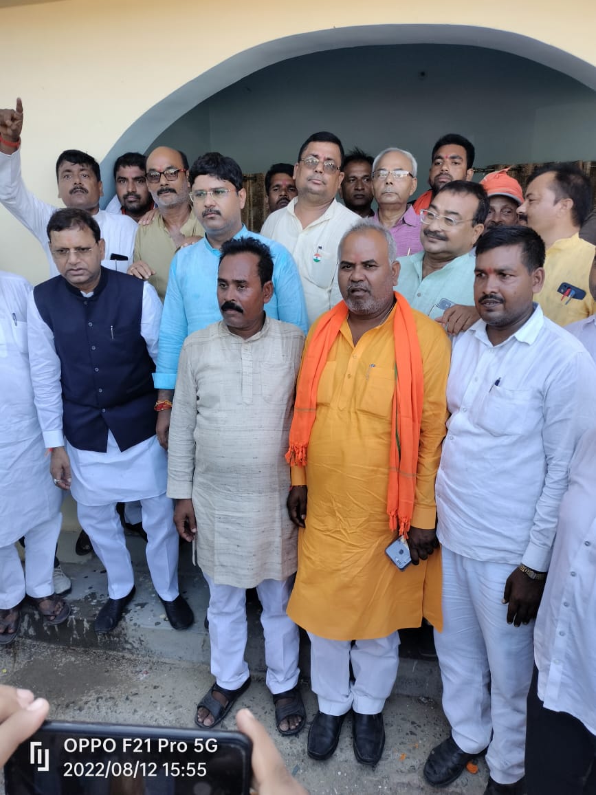 tri78bob's tweet photo. हमारे गांव #फरेन्दी_तिवारी (माधव राम नगर) से #तिरंगा मोटर साइकिल रैली  नेतृत्व करते हुए   केन्द्रीय वित्त राज्य मन्त्री माननीय @mppchaudhary जी,नौतनवाँ विधायक हमारे जीजा माननीय @Rishitripathi_ जी एवं चाचा श्री अखिलेश त्रिपाठी जी! @myogiadityanath @BJPShivPShukla @ravikishann @ https://t.co/6lmfvOL8vj