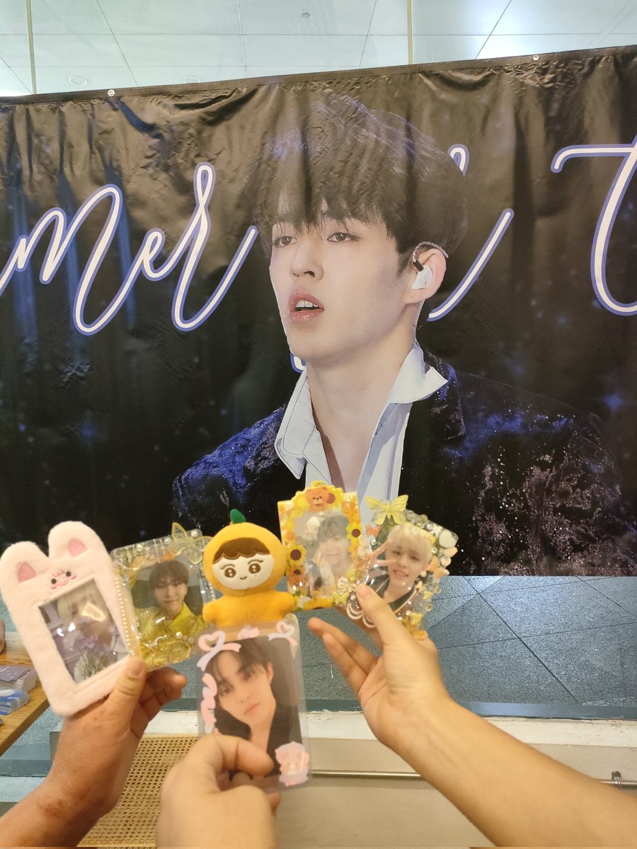 haetbitchangbin's tweet photo. hehe short meetup with the gang for coups day! @boogyusipeo @starboosk
#cherrycoups #SummerForCheol https://t.co/ObfhX1efs0