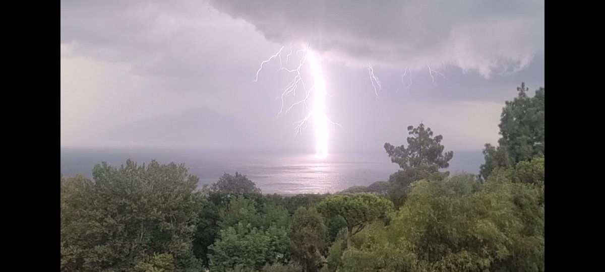 IceandLights's tweet photo. Lightning over bay of Naples, Vesuvius in background. https://t.co/gTwcMt2E5E