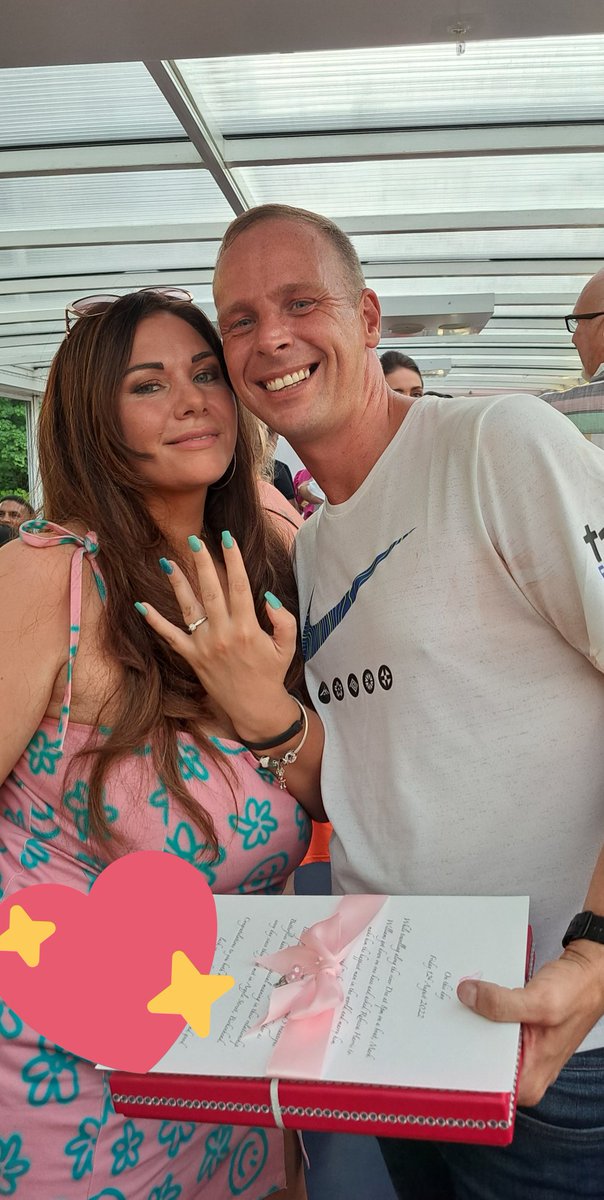MarkWilliams_22's tweet photo. @DjLeeButler Wow, What an amazing night Lee and friends, Thanks for all your help mate 👍 Still cant Believe I've now got a fiancé and what a way to ask her to marry me with boss friends, Class Djs, and a perfect setting https://t.co/iI60JElXTV