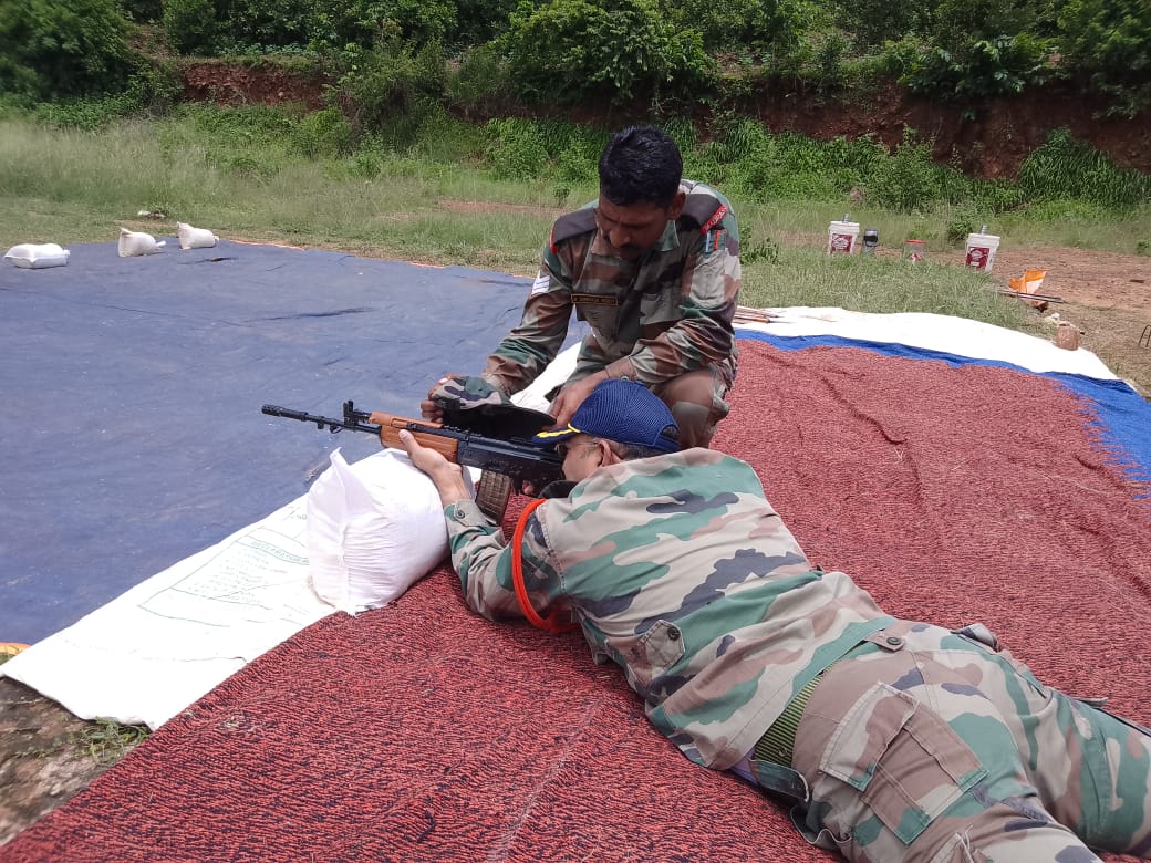 RayagadaNcc's tweet photo. 2(0) Girls Bn Ncc Rayagada
CATC 2.. Camp commandant Col VS. Srinivas under the supervision of  Rifle Shooting Training
@narendramodi 
@Sriniva78045045 
@kalinga_sagar 
@Naveen_Odisha 
@LtSasmita 
@chinmayee246 https://t.co/7nLt18xiix