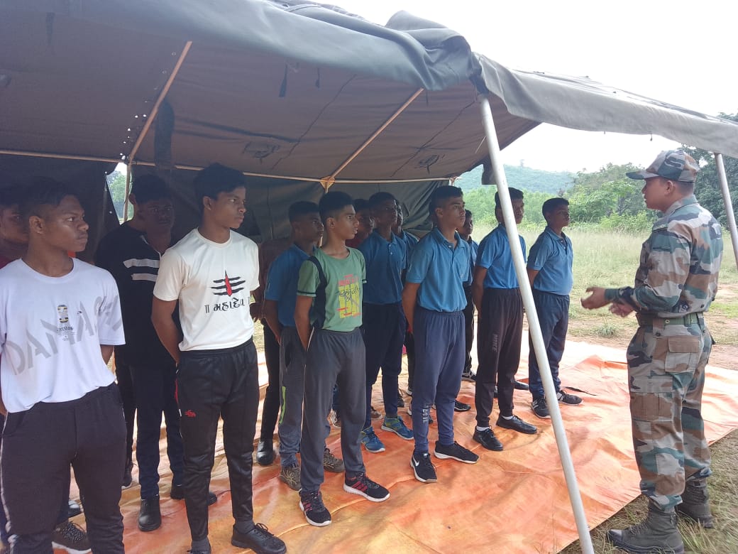 RayagadaNcc's tweet photo. 2(0) Girls Bn Ncc Rayagada
CATC 2.. Camp commandant Col VS. Srinivas under the supervision of  Rifle Shooting Training
@narendramodi 
@Sriniva78045045 
@kalinga_sagar 
@Naveen_Odisha 
@LtSasmita 
@chinmayee246 https://t.co/7nLt18xiix