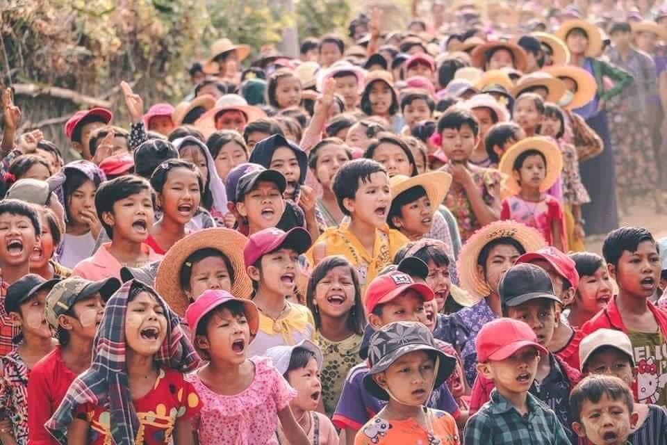 TTFR__Myanmar's tweet photo. Guerilla styled protest against military dictatorship was demonstrated today by pro-democracy people in a Village, Debayin township.   #2022Aug13Coup #LegalizationOfNUG #WhatsHappeningInMyanmar https://t.co/epOtq0Qlej