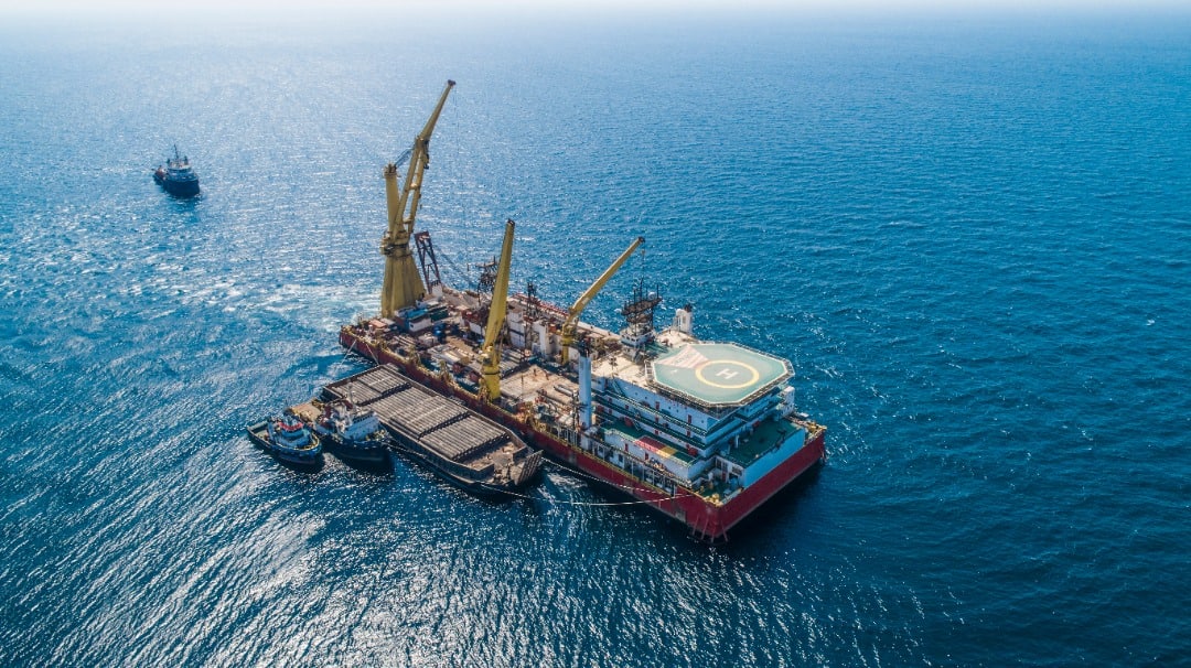 POGC_net's tweet photo. Pipe laying operation of the offshore gas transmission line at Platform 11B from #Phase11 of South Pars, which started by C Master (Pipe Layer) vessel on July 28, completed on Friday, August 12, 2022.
#southpars https://t.co/EBka1xYqIc