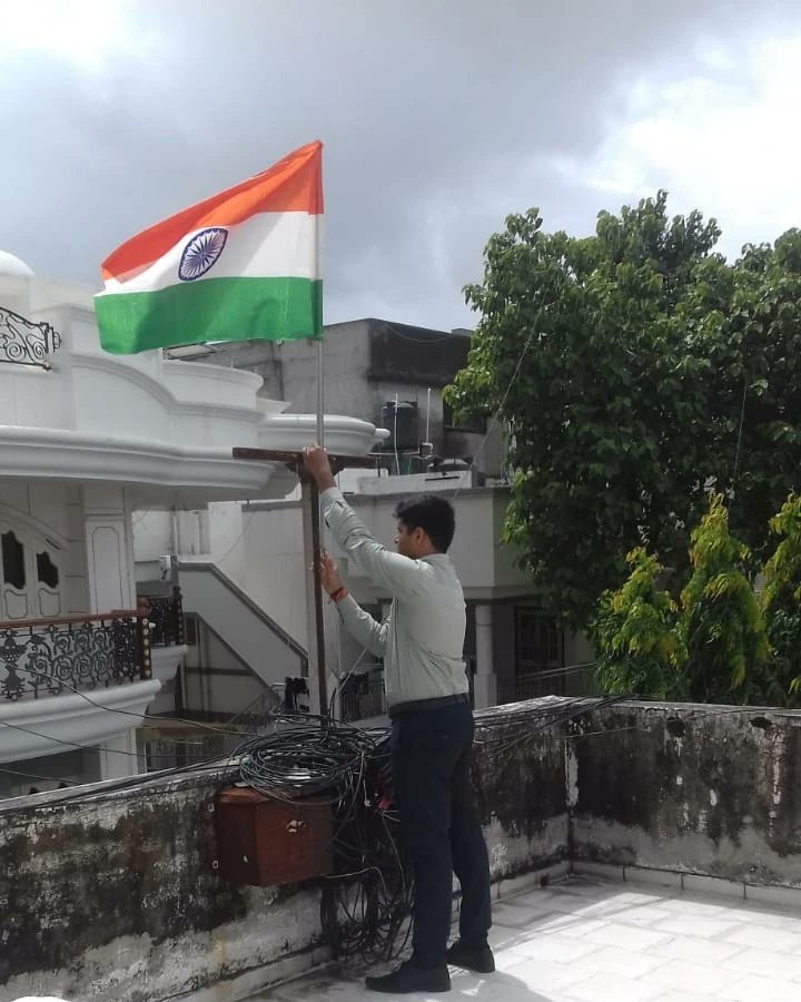 KulinDrew's tweet photo. देश की शान को और बढ़ाएं
सभी देशभक्ति के रंग में रंग जाएं
महानायकों के सम्मान में तिरंगा फहराएं

आइये, 13 से 15 अगस्त तक #HarGharTiranga अभियान को सफल बनाएं. 🇮🇳🙏🧡#AzadiKaAmritMahotsav

@bjp4gujarat @bjp4india 
@narendramodi @AmitShahOffice
@sanghaviharsh @CRPaatil
@MySuratMySMC https://t.co/qbW3vqj4zT