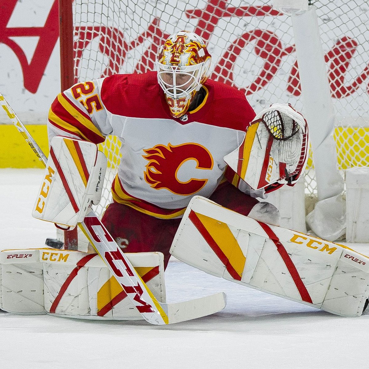 Jacob Markström 🇸🇪 - Calgary Flames

32 år, MV

👶: IK Sätra

Spelade SHL mellan 07-08 och 09/10 där han på 99 matcher hade 92 % räddnings-%. I NHL har gjort tolv säsonger och spelat för Florida, Vancouver och Calgary. VM-guld med Sverige 2013. Finalist till Vezina Trophy 21/22.