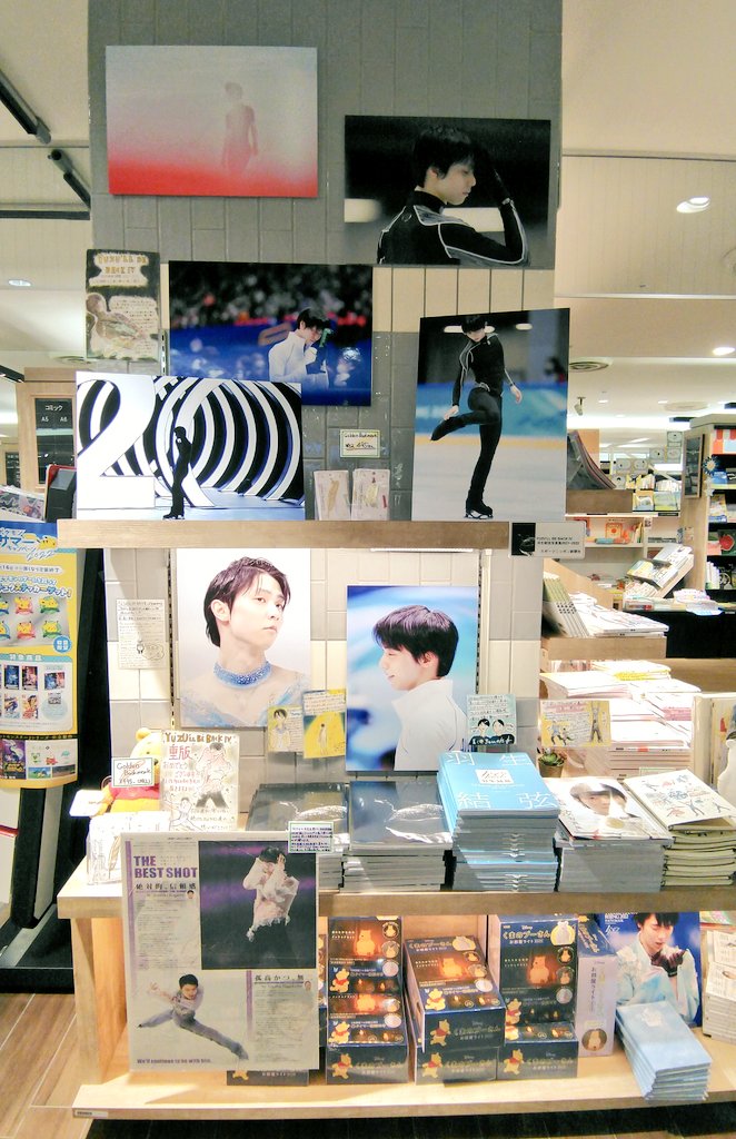 恵比寿→原宿→コミケにきました。東の入場口が東8で、もう入る前からクタクタ😵💫でもフォロワーさんに挨拶出来たし、学生時代憧れていた先生の本買ったら中にサイン書いてもらえた😭来てよかった…