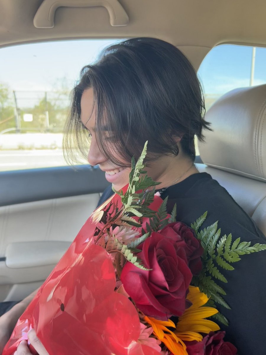 pura_mortem's tweet photo. Girls go buy ur boy flowers; they deserve some🥰🥰 https://t.co/8v8KLORYsZ